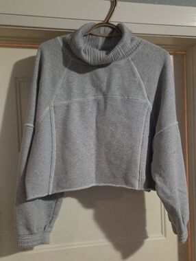 Women's Light Gray Turtleneck Cropped Sweater